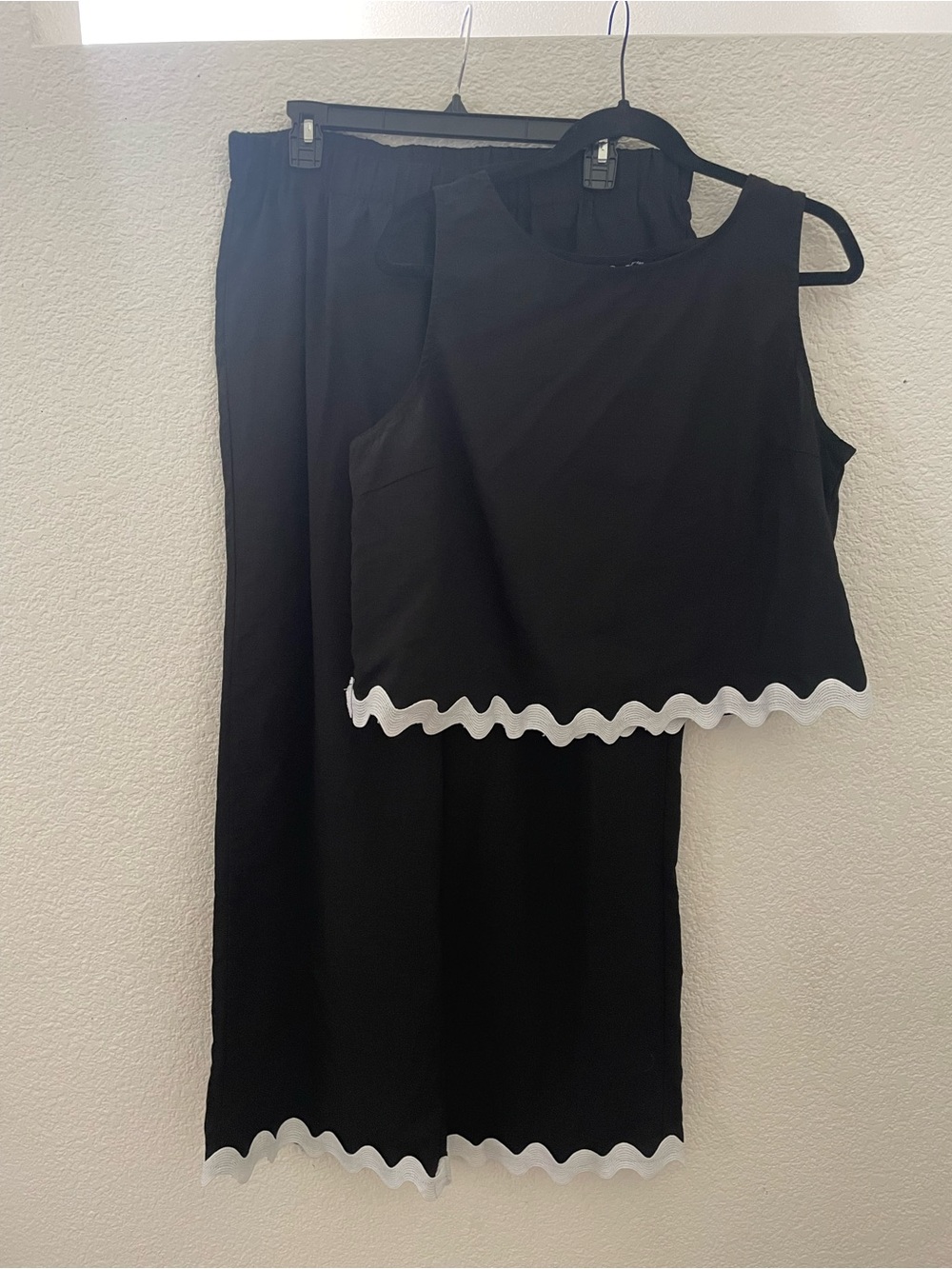 Black Wide-Leg Pants and Cropped Tank Set with White Scalloped Trim